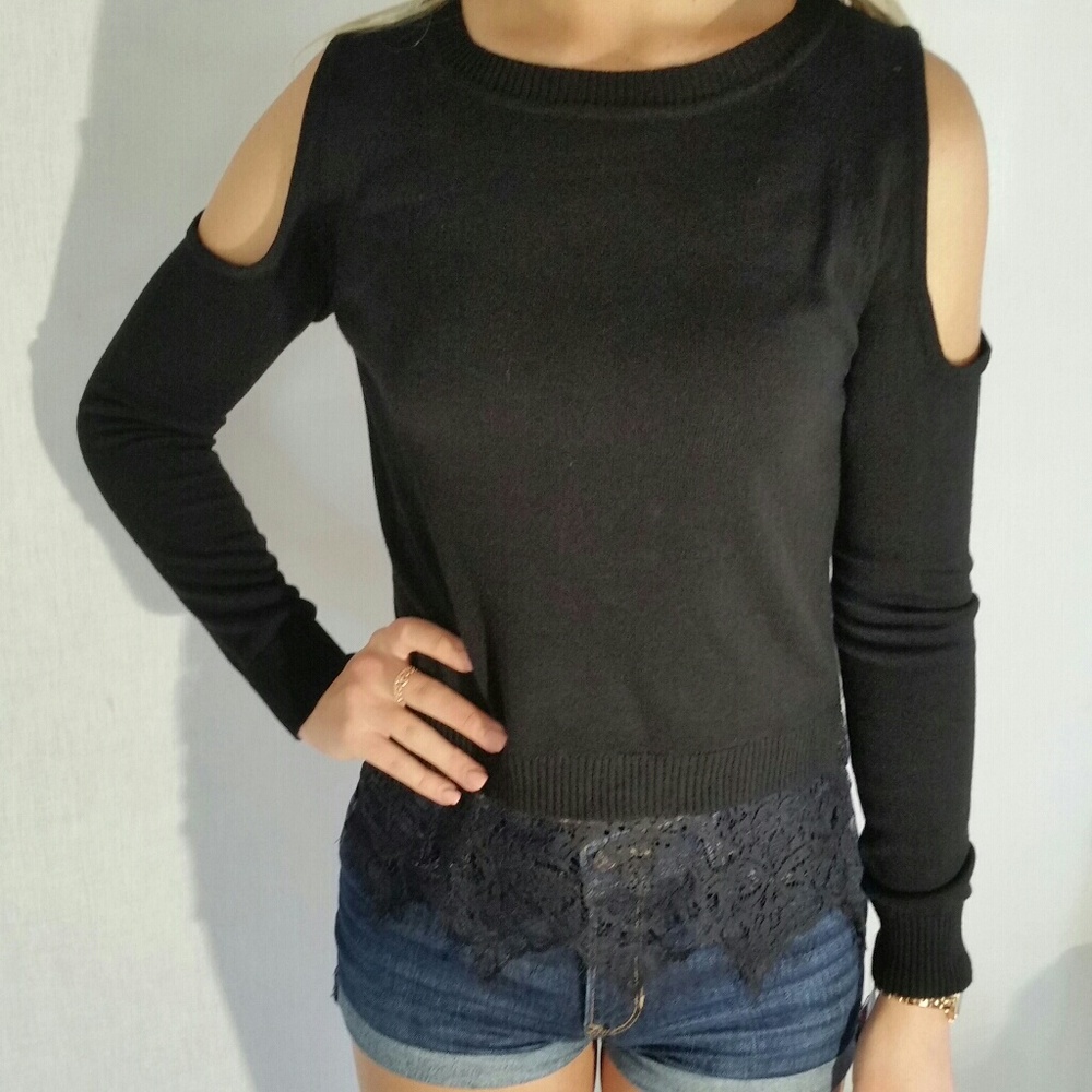 B2G1 open shoulder black Long Sleeve